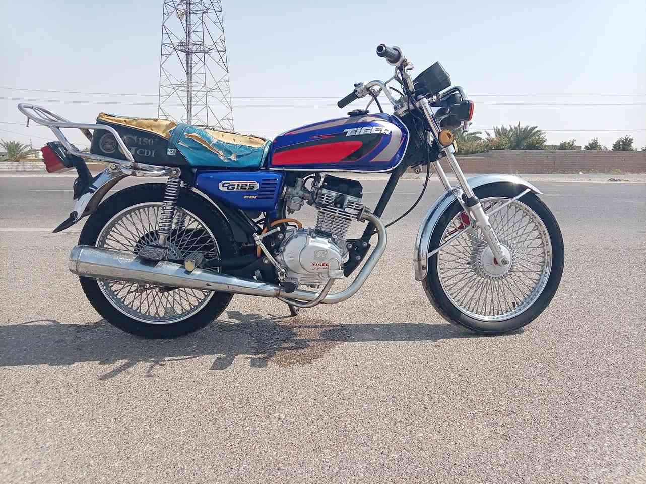 للبيع تايكر موديل 21 الدراجه مابيها كل نقص بس يرادلها كشن سعر 475 وبيها مجال للطيبين اتصل وتدلل ***********
