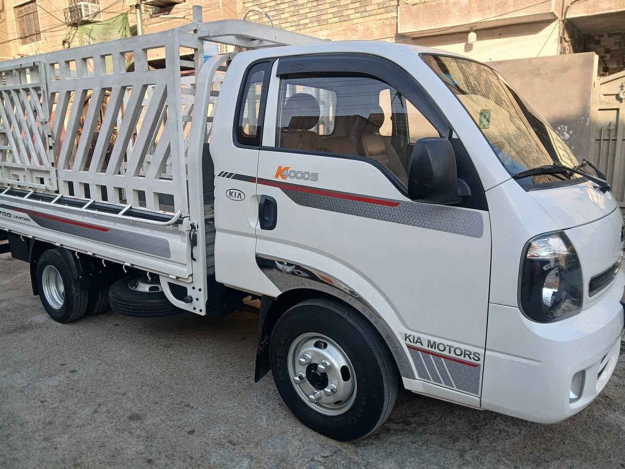 سلام عليكم للبيع كيا فحل موديل ١٩ مكفولة كفالة عامة كلهة بلادية رقم بغداد تحويل ثاني يوم محور تاير ١٤ استد ٢٧ موبايل ***********مكاني بغداد العبيدي
