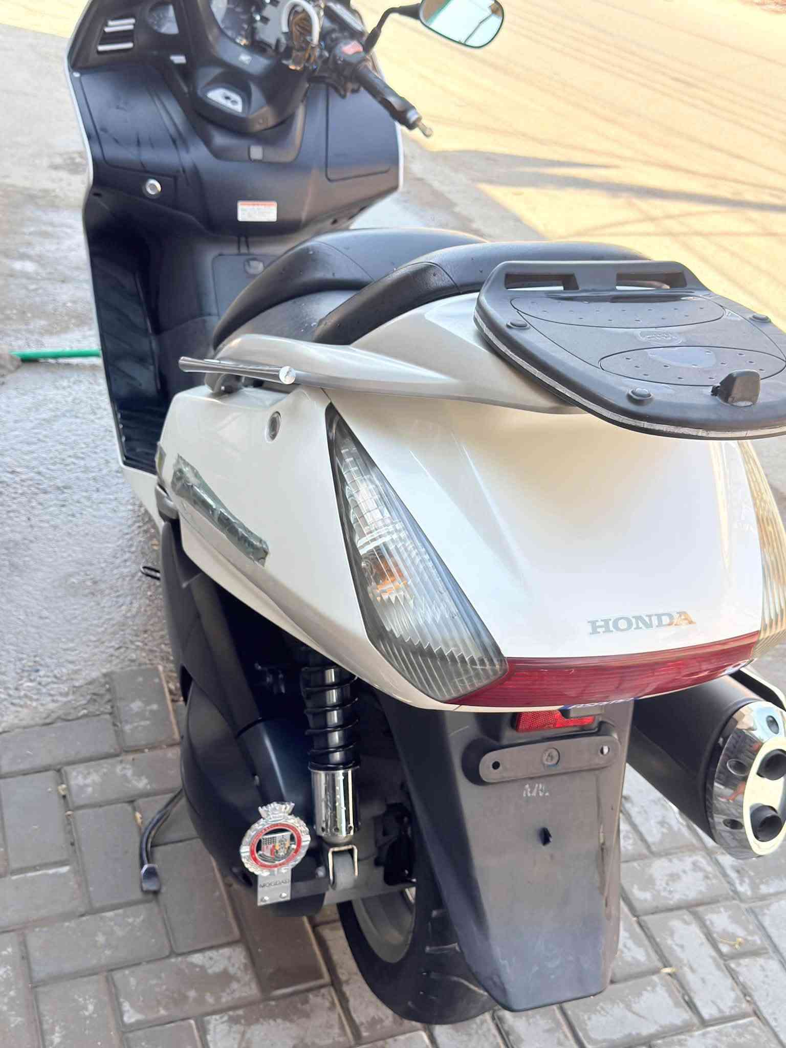 400 / ماشيه ٣٠٠٠٠ مال حاويه كفاله عامه من كلشي
سعر رمش عليه واني اخابرك ***********
