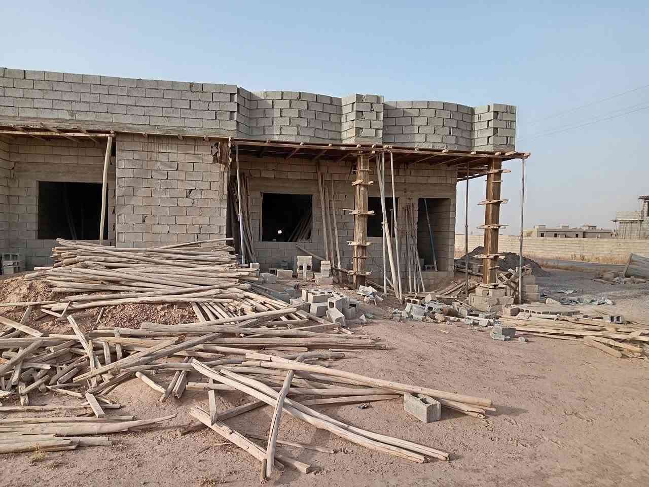 يوجد لدينا قالب خشب لصب البيوت في الحويجه او قراها ***********
