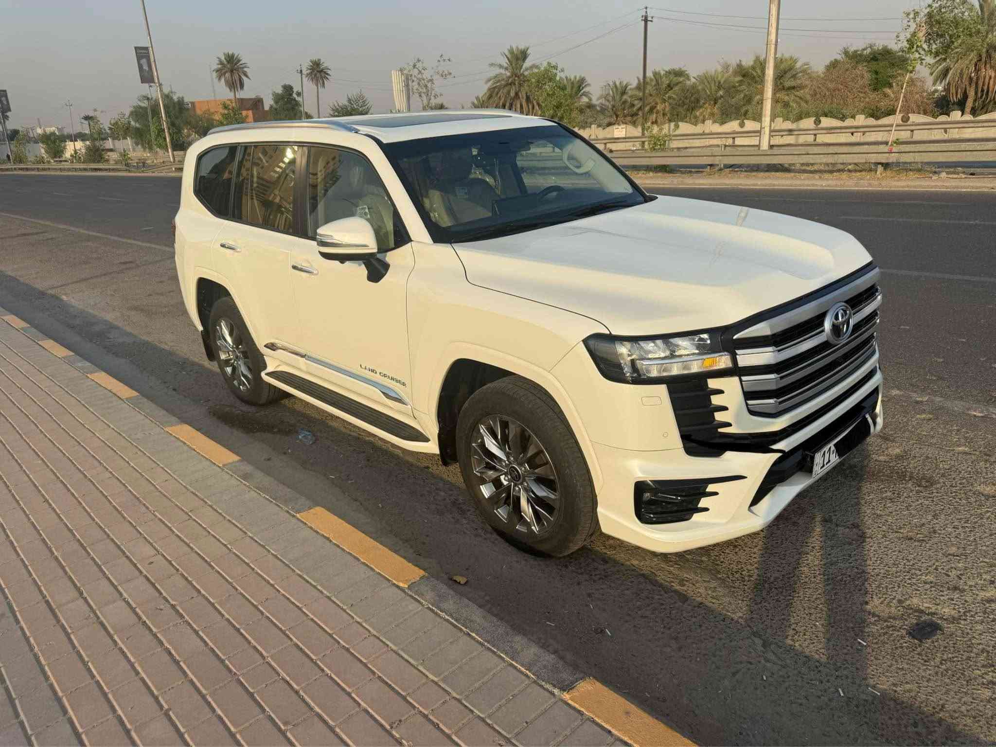 � للبيع تويوتا لاندكروزر GXR موديل 2024

▫️ اللون: أبيض

▫️ الممشى: 90,000 كم

▫️ المحرك: 4000 )

▫️ القير: أوتوماتيك

▫️ الدفع: رباعي (4×4)

▫️ مكفولة وكالة

▫️ بدون صبغ،بدون أي ملاحظات

▫️ بحالة ممتازة جداً وجاهزة

✅ تبريد ممتاز

✅ حساسات

✅ شاشات ومواصفات وكالة

✅ داخلية نظيفة جدا

السعر ،65،500

المكان بغداد الكرخ 

للاستفسار *********** بغداد, العراق
