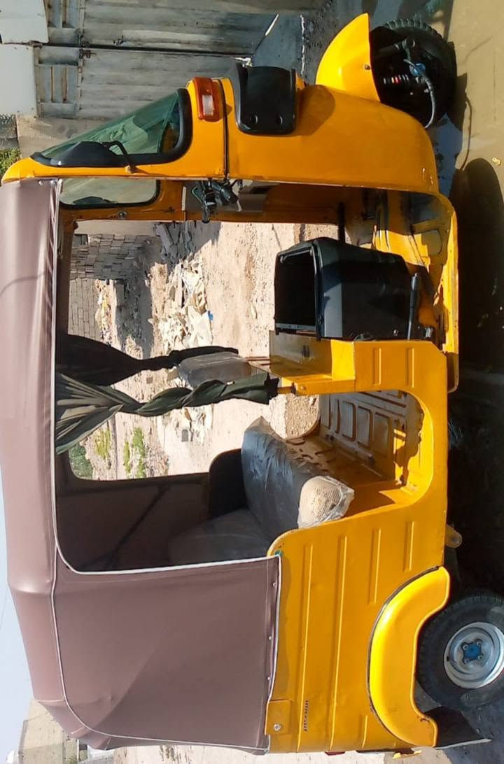 سلام عليكم تكتك موديل 20لبيع رقم وسنويه وتحويل ثاني كامله من كلشي كبل تطلع بيها لشارع السعر  مجااال قليل رقم صاحب تكتك***********

