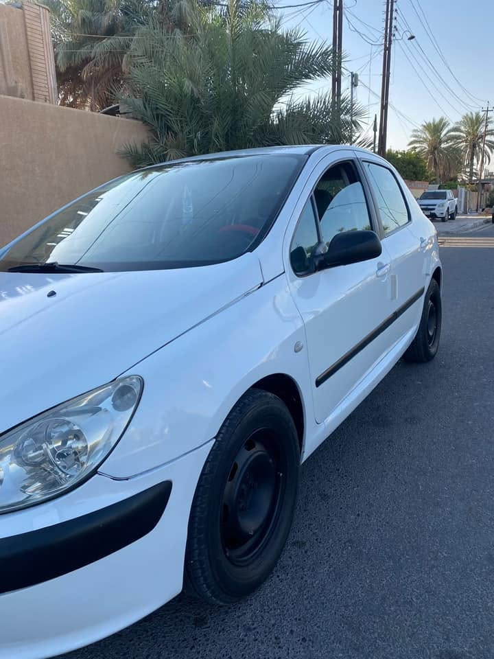 السلام عليكم 
بيجو 307 موديل 2005 رقم بغداد انكليزي سنويه وهزه وارقام كلهه جديده سنويه لل2031 شرط تحويل ثاني يوم   بأسمي السياره
تخم تاير جديدمشتري ويل 
 صدر خلفي وامامي كله جديد 
شاشه كامره داتشو تسجيل  سنتر لوك 
كير محرك مكفولات شرط  
تبريد ثلج ثلج 🥶 تدفئه نار 
دشبولها شخط مابي
باتري جديد 
كهربائياتها كلها شغالة مابيها شي ما يشتغل 
السيارة شرط اي چطل مابيها 
💐 السعر 45$وبيها مجال بسيط الشراي 
 السياره بيها البنيد والجاملغات صبغ بدون حادث او ضربه شرط صبغ اثر جرادبدون دواخل اوضربه سياره بيه سونار جديد بيه 3 قطع صبغ اثر جراد
العنوان بغداد الغزاليه
او الانبار فلوجه 
***********3
