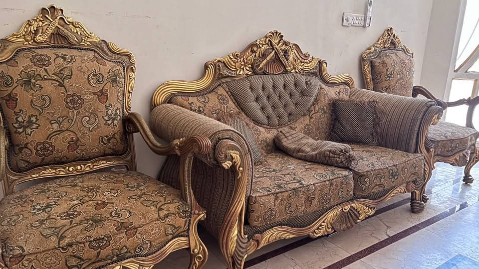 تخم للبيع زان مصري ١٠ مقاعد طبله وسطية و طبلاين صغار زجاج

للتواصل 
واتساب 
***********
