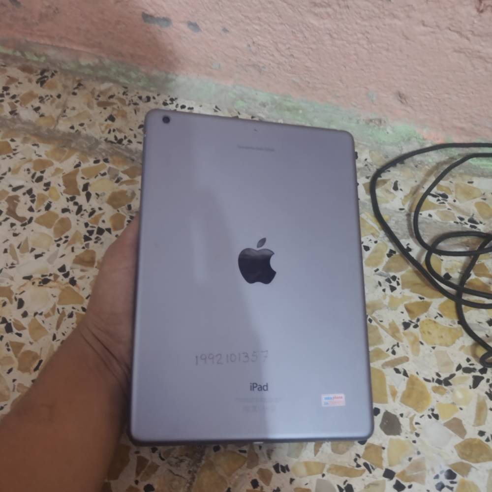ايباد اير • ١٦ جيجا • بطارية ٦٠٪