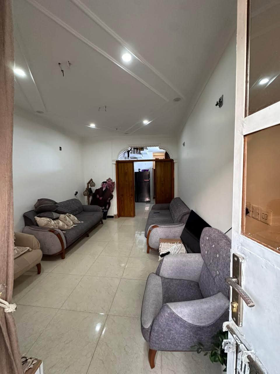 مشتمل للبيع مساحة ٧٥م
يحتوي على #استقبال #مطبخ #٣غرف #خدمات

الموقع 📍 الشعب حي التجار الضباط موقع ممتاز

للأستفسار آكثر الأتصال على الأرقآم 

***********
