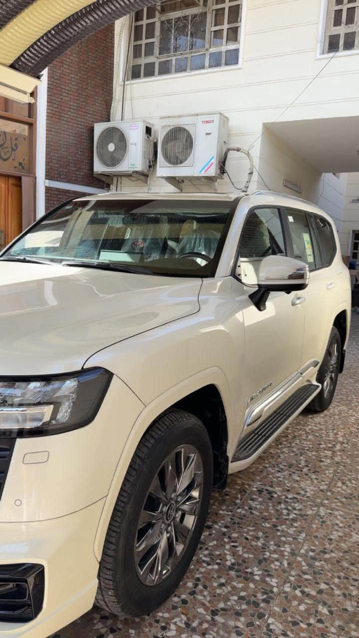 ﷽
بسعر مناسب جداً

تويوتا لاندكروز    GXR

موديل  2024                 
              
لمتد داخل احمر

مغلفة PPF 

________👇🏻المـواصـفـات 👇🏻__________

 4 كامرات

فتحة سقف

كشنات الاماميه كهربائية وتدفئة وتبريد

 الكشنات الوسطيه تبريد وكشنات الخلفيه كهربائية

مصابيح امامية 3 عدسات ED

نظام ترحيب في الأبواب 

خزن ميموري 

صندوق كهربائي 

كامرات 360 درجة

شحن لاسلكي ثلاجة

نظام تعليق
 
نظام زحف دفلوك امامي خلفي

دبل ثكيل دبل خفيف 

شاشات خلفية 

مثبت سرعة 

تحديد مسار 

بعد هواي مواصفات 

ماشية 6000  الف كيلو متر 

السياره كفاله عامه

 رقم بغداد ومكانها بغداد المنصور

رقم صاحب (***********) 📲📲

تحياتي لجميع 🌹 🌸 🙏🏻

نص مكتوب في الصور:
- TOSOT
