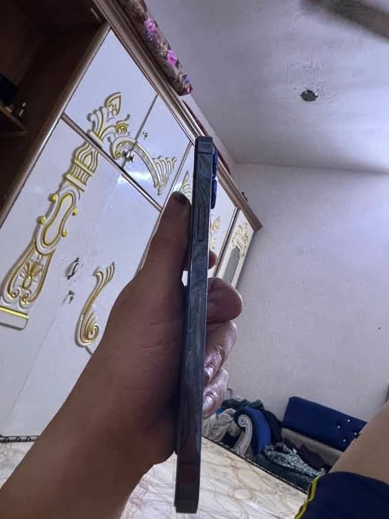 السلام عليكم 12 برو ماكس للبيع كله شغال ب 300 وبي مجال *********** واتس
