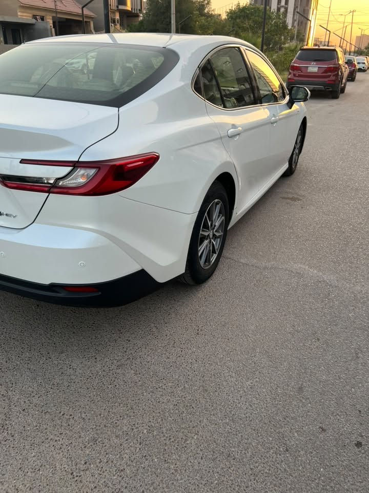 للبيع كامري خليجية 2025 وكالة عبد اللطيف 
هايبرد وبانزين مكفوله ماشيه 21000 الف
السعر 245$ ورقه رقم بغداد بسمي شرط التحويل 
المكان بغداد المنصور او حي العدل
الاتصال ***********
