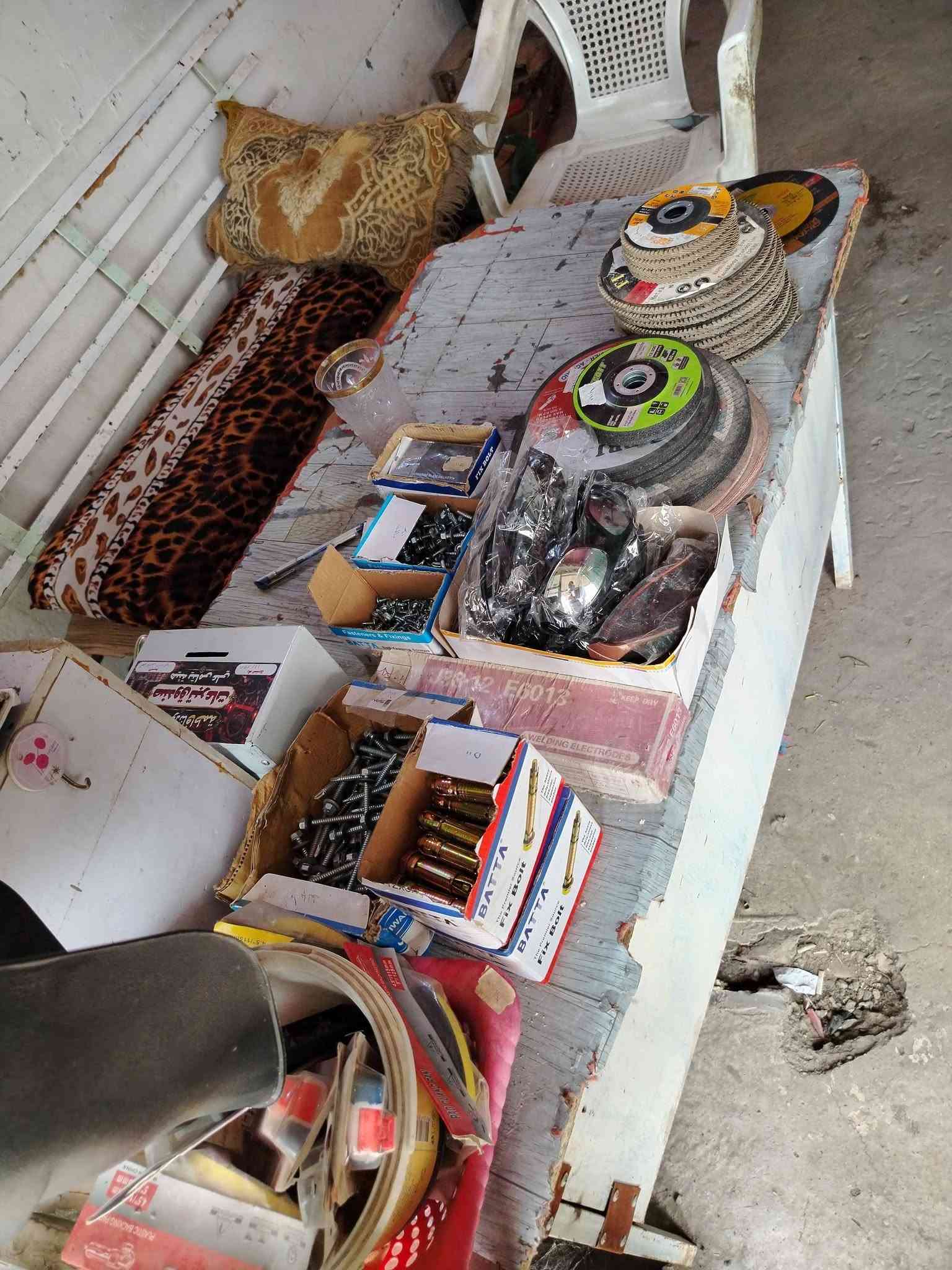 حديد • خشب فايبر • آلات إيجار