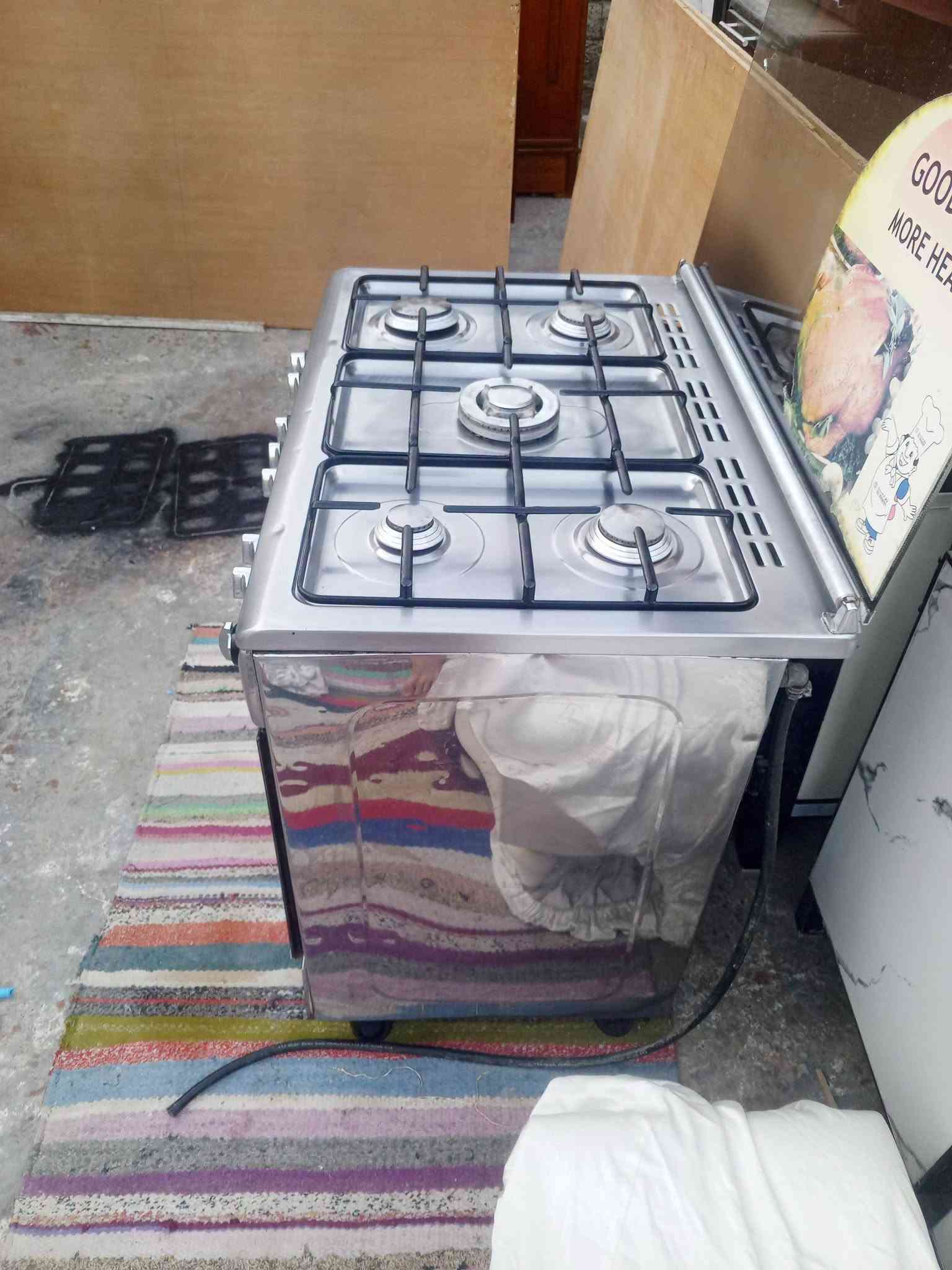 طباخ يطالي ابو 5 عيون وفرن كلش نضيف وناره حلوه زركه  فرن والعيون 
سعر 200قفل 
 الشراي يجي خاص او يتصل ***********

نص مكتوب في الصور:
- GOOD TASTY MORE HEALTHY