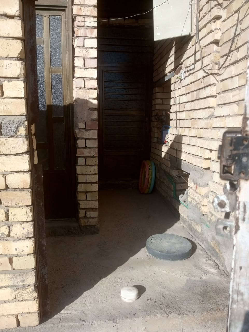 السلام عليكم بيت 100متر واجه ٥ونزال ٢٠ بناء حديث طابق واحد ***********
