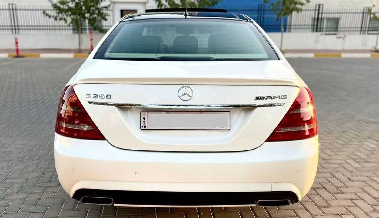 ارجو ان تستمع بمواصفات البنز الرئاسي وتفاصيله
بسعر مناسب 
مرسيدس S(class)350-(AMG EDITION) موديل 2012 
استلام شركة باچكير (اربيل)(مواصفات خليجي)
عداد المسافة 100 الف حقيقي..
كت (اي ام جي) اصل شركة بلادي
تحكم كشنات من الابواب الامامية مع التجاوي والبردات كهرباء•
تحكم كشنات مع ميزة حجم الخاص للجسم في وضعية الكشن•(نظام خزن)
ناظور ليلي (night vision)في الشاشة الامامية لعرض الطريق وكذلك عرض الاجسام عله شكل مجسمات وعرض الكاميرات في الطرق•
تدفئة وتبريد كشنات الامامية (نظام رئاسي)•
حزام امان(ياخذ وضعية الجسم )نظام رئاسي•
نظام(ESP)ميزة خاصة +أنارة داخلية متعددة.
سستم(هارمن كاردون)صوت مخيف مجسم حته بالكشنات سماعات مع السقف•
كشنات الامامي تدفئة وتبريد كهربائي(٣درجات).
مرايا عاكسة للضوء مع حساس مطري وحساس خلفي في السقف(تنظيم).
كاميرة خلفية دوارة مع لستيرن عند الرجوع الى الخلف.
اربع ابواب بصمة فتح وغلق السيارة.
اربع ابواب مع الصندوق شفط.
بصمة تشغيل السيارة.
حساسات امامية خلفية بلادي.
تدفئة وتبريد امامي(ثلج)منفصل حسب الرغبة مع وجود شبابيك في التكم من الطرفين•
نظام قفل الشبابيك والبانوراما عند تشغيل التبريد ذاتي(نظام خاص)•
ستيرن كهربائي 4 وضعيات+كير (تيبترونك).
ايرباك عدد 14 (منظومة حماية)..
دبلات كهربائية اوتوماتيك(سبورت وجبلي).
جهاز تلفون داخل السيارة للأستعمال..
بلوتوث/mb3/tv/dvd/auxميموري خزن..
منظومة زينون كاملة مع عدسة قلاب مع بك لايت ليد.
داخل جلد جوزي (مشمشي)مع دشبول مطعم صاج ملكي(لونين الدشبول)..
الستيرن مطعم بصاج ملكي مع لون الغرفة..
كرسي السايق كهرباء متحرك (خزن)مع الستيرن عند التشغيل (نظام رئاسي).
نظام الفوتو (للجامات)بلادي شركة..
نظام تحكم القيادة(S.C.M)..
ماوس تحكم كامل يظهر عله الشاشة (كونترول)•
خمس بردات كهربائية جوانب باب خلفي وبردة خلفية•
تحكم كشنات في الابواب مع التجاوي والبردات والبانوراما(نظام خاص).
ابواب خلفية كبير(VIP)..
جهاز(DVD)للعرض مكان تحت التجوة في الوسط مع ريمونت كونترول..
شاشات عرض عدد(2)لكل شخص تحكم خاص.
يوجد في وسط الجكمجة ثلاجة (لحفظ الاشياء)..
بانوراما عله طول السقف.
دكمة فتح الصندوق وغلقه وايظا دكمة قفل السيارة كامل (سنتر لوك)في الجنطة موجود•
ويل كب حجم(19)لوك جديد(اي ام جي)مع تخم تايرات.(توسايز)..
كتلوكات السيارة وكاعيات الشركة(AMG) وياه وهوك السيارة مع عدة الاسعافات وريمونت كونترول مع العدة (كاملة )..
السنوية محوله بسمي  وجدده ومسويله هزة وفحص بدون أي خلل تحويل أو وكالة بشرط..
السيارة مكفولة بدون صبغ فقط  بيه شبرين بجاملغ خلفي مبخوخ ومسويله بوليش وتشميع دمعة لسيارة..
السيارة انطيك اياه بشرط محرك وگير وحدادية وكهربائيات (صفر مسج)بدون أي خلل ومسويله سيرفس كامل(حدادية كاملة ودهن وفلاتر وتخم دسكات وفلنجات وبطارية أصلية ومي راديتر واذاين محرك وكير وهيدروليك وفلتر كير وتخم بلكات ومنظومة فيول بمب وتخم تايرات)بشرط السيارة جديدة لوك..
 وسعرها جدا مناسب بالنسبة للمواصفات والنظافة اللي عليه وروح جيك وبالعافية علياخذه..
مكان السيارة سليمانية 
للاستفسار *********** واتساب
