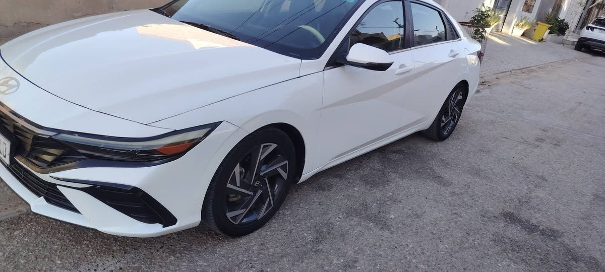 🚘 للبيع إلنترا هايبرد Limited 2024 – وارد أمريكي 🇺🇸
🔹 الموديل: Hyundai Elantra Hybrid Limited
🔹 السنة: 2024
🔹 الوارد: أمريكي 🇺🇸
🔹 المحرك: 1.6 Hybrid
🔹 القير: DCT أوتوماتيك 6 سرعات
🔹 الدفع: أمامي FWD
🔹 الممشى: 35000كم تقريباً
⭐ المواصفات: • شاشة وسطية 10.25 إنچ مع Navigation
• شاشة عدادات رقمية 10.25 إنچ
• نظام صوت Bose
• Apple CarPlay / Android Auto
• مقاعد جلد
• تبريد وتدفئة للمقاعد الأمامية
• فتحة سقف
• شحن لاسلكي
• Smart Key + تشغيل زر
• Smart Trunk
تشغيل عن بعد 
• مثبت سرعة متكيف
• تحذير ومساعدة المسار
• Blind Spot – مراقبة النقطة العمياء
• تحذير الاصطدام الأمامي
• كاميرا خلفية
• حساسات خلفية  واماميه وجانبيه ٣٦٠
• إضاءة داخلية Ambient
⛽ هايبرد – صرفية ممتازة واقتصادية بالبنزين
📍 الموقع: [النجف]
$ السعر 144 
📞 للتواصل: [*********** ]
