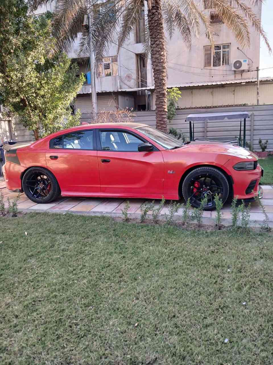 السلام عليكم 
جارجر سكات 8سلندر موديل 2018رقم بغداد فول 
فتحه شاشه جبيره كشنات دايتونه خزن ميموري كيجات هيلكات سرعه 300 كراسي كهرباء تدفئه تبريد رادارات جانبيه نقطه عمياء ويل روهانه تخم تايرات جديد فريز وكنبريسر جديده تبريد ثلج حماوه الظهر ربع ولف حماوه ريسنك بلكات وأدامه كامله للسياره منضومة زينون جديده 
منضومة غاز حكوميه جديده بعده بلضمان ولكارت بسمي حادث السياره من امريكا جاملغ امامي يمنا وخلفي بدون ايرباك ولا دواخل صبغ عام فتحه عمل خلاف هذه الكلام اتحمل فلوس السونار السياره كامله مناقصه برغي متنقاص بلمهجومه مكان السياره زيونه والي متعجبه انشالله يلكي الي احسن منه وارخص 
***********
ب155 بغداد, العراق

نص مكتوب في الصور:
- 09:42
- Friday, June 12
- Baghdad
- INDIA