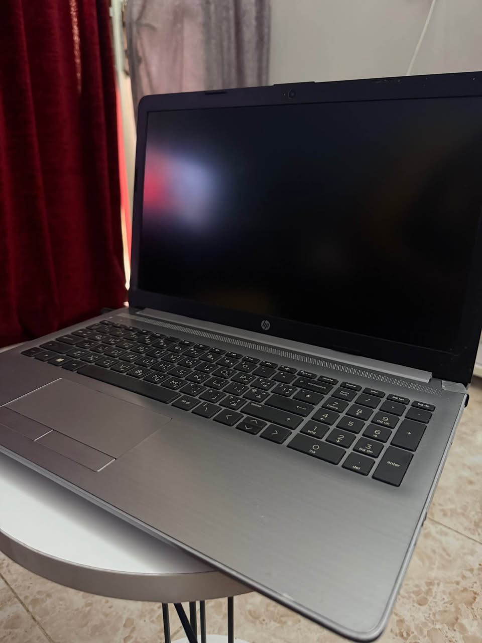 💻 لابتوب HP للبيع بسعر مناسب جداً (225 ألف قفل)
لابتوب HP بمواصفات ممتازة وسريعة جداً بفضل هارد الـ SSD ومعالج Ryzen 5، ممتاز جداً للدراسة الهندسية (AutoCAD 2D / MATLAB)، البرمجة، أعمال المكتب، والتصفح السريع.
⚙️ المواصفات الفنية:
• المعالج: AMD Ryzen 5 3500U
• الذاكرة (RAM): 8GB DDR4 (مع إمكانية الترقية، يحتوي على منفذ فارغ)
• التخزين: 256GB SSD (إقلاع وتشغيل سريع جداً)
• كارت الشاشة: AMD Radeon Vega 8 (بسعة 2GB مخصص + 3GB شير، المجموع 5GB)
⚠️ الحالة والأمانة:
• الجهاز أداءه ممتاز 100% وبدون أي مشاكل تقنية.
• توجد خدوش أثر استخدام ولثم خفيف بالطرف الموضح بالصور، ولا يؤثر على الشاشة أو الأداء إطلاقاً (وتم تنزيل السعر لأجله).
💰 السعر: 225,000 دينار عراقي (السعر قفل)
📍 المكان: بغداد - الشعب
🚚 التوصيل: متوفر توصيل داخل بغداد
📲 للطلب أو الاستفسار (واتساب / اتصال):
*********** بغداد, العراق

نص مكتوب في الصور:
- [009647713264628]
- [009647745944468]
- [https://www.facebook.com/ALDIRAJIX]