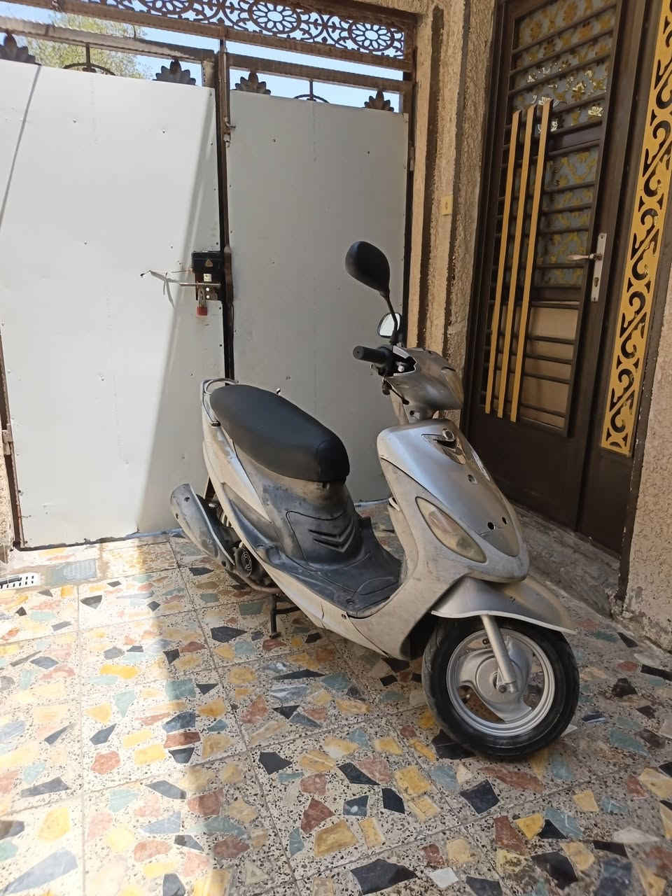 سلام عليكم دراجه ماكس منغولي 120 نضافتها كداامك سعرها 450 مكان بغداد مدينه الصدر ه***********
