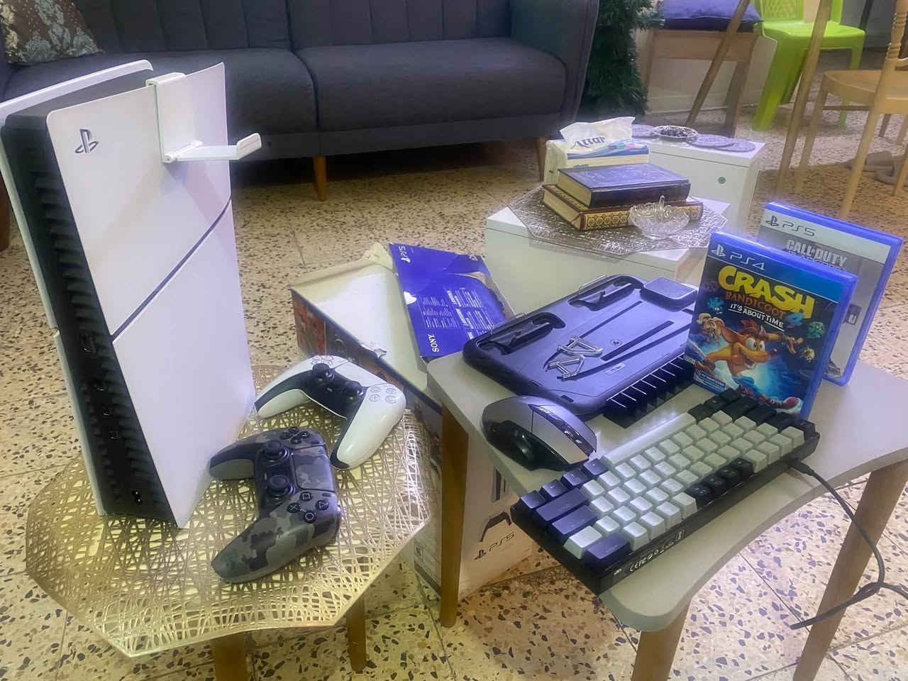 بلي فايف سلم للبيع يحتوي على اقراص عدد 2
ستاند شحن اصلي 
يدات عدد 2 اصلي 
كيبورد احترافي 
ماوس احترافي 
يو بي اس 3000 فاربر
للاستفسار 
***********
