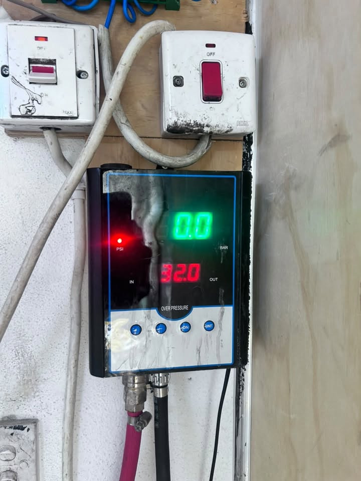 دريل لقمة هواء  حجم ٩٥٠٠ سعر 60000
كيج نفخ الكتروني سعر 75000
جك ٥ طن سعر 75000
فير حراري كماليات سعر 30000
فاره غسل بطه انجيكو 80000
هاوزن رفع سيارات عدد اربعه 60000
*********** للتواصل
