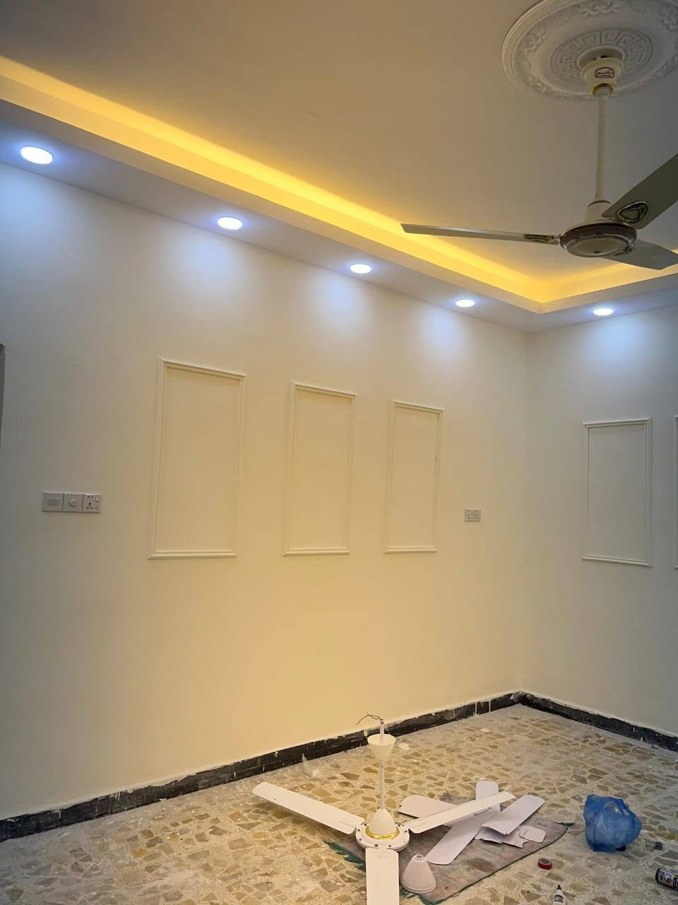 السلام عليكم نشتغل صبغ تصليح ترميم بيوت سحب معجون جميع انواع الديكورات وهذا رقمي ***********
