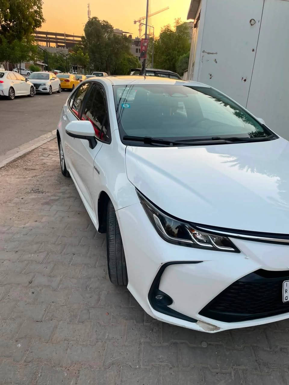 السلام عليكم كورلا 24 ماشيه 51 الف بغداد 
السعر 145 وبيها مجال للشراي 
بيها خسفتين بالقماره على كد نص شبر كل وحده 
وبيها شخط بالدوسه وطخه جاملغ امامي بسيطه 
***********
