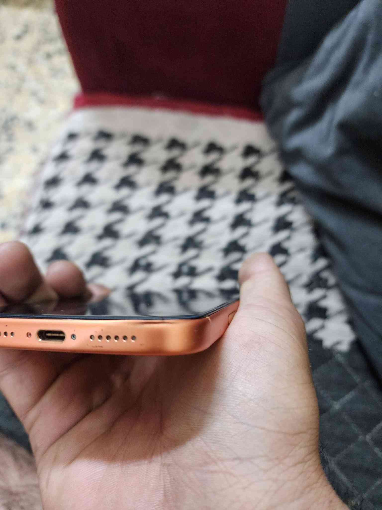 ايفون ١٧ برو ماكس سمكارت ذاكره ٢٥٧
جهاز مبدل شاشه سوفت اولد وبدل بطاريه اصليه وبي فطر بضهر  شويه طخه بشاصي  سعره ١١٥٠ وبي مجال 
*********** مكاني بغداد شعب

نص مكتوب في الصور:
- 9:08 القطع والخدمة تجمع Apple سجل تاريخ القطع والخدمة، وهذا السجل يعرض معلومات عن هذا ال iPhone وحالته وتفاصيل إصلاحه. معرفة المزيد... سجل تاريخ الخدمة البطارية غير معروف الشاشة غير معروف
- 9:08
- حالة البطارية
- لم يتم التحقق منه
- غير قادر على التحقق من أن هذا الـ iPhone يحتوي على بطارية أصلية من Apple، قد لا تكون التفاصيل الواردة من هذه
- البطارية دقيقة.
- لمعرفة المزيد
- قد تكون خدمة البطارية مغطاة بالضمان. حول البطارية والضمان...
- 100%
- الحد الأقصى للقدرة
- هذا قياس لقدرة البطارية مقارنة بقدرتها عندما كانت جديدة. قد تتسبي
- القدرة المنخفضة بتقليل ساعات الاستخدام بين عملية الشحن والأخرى.
- 67
- عدد الدورات
- هذا هو عدد مرات استهلاك iPhone لقدرة البطارية. معرفة المزيد...
- شباط 2026
- تاريخ التصنيع
- أول استخدام