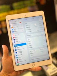 ايباد للبيع  32G النظام 16.7 يشتغل عليه app store  يفيد للالعاب وكذلك ...