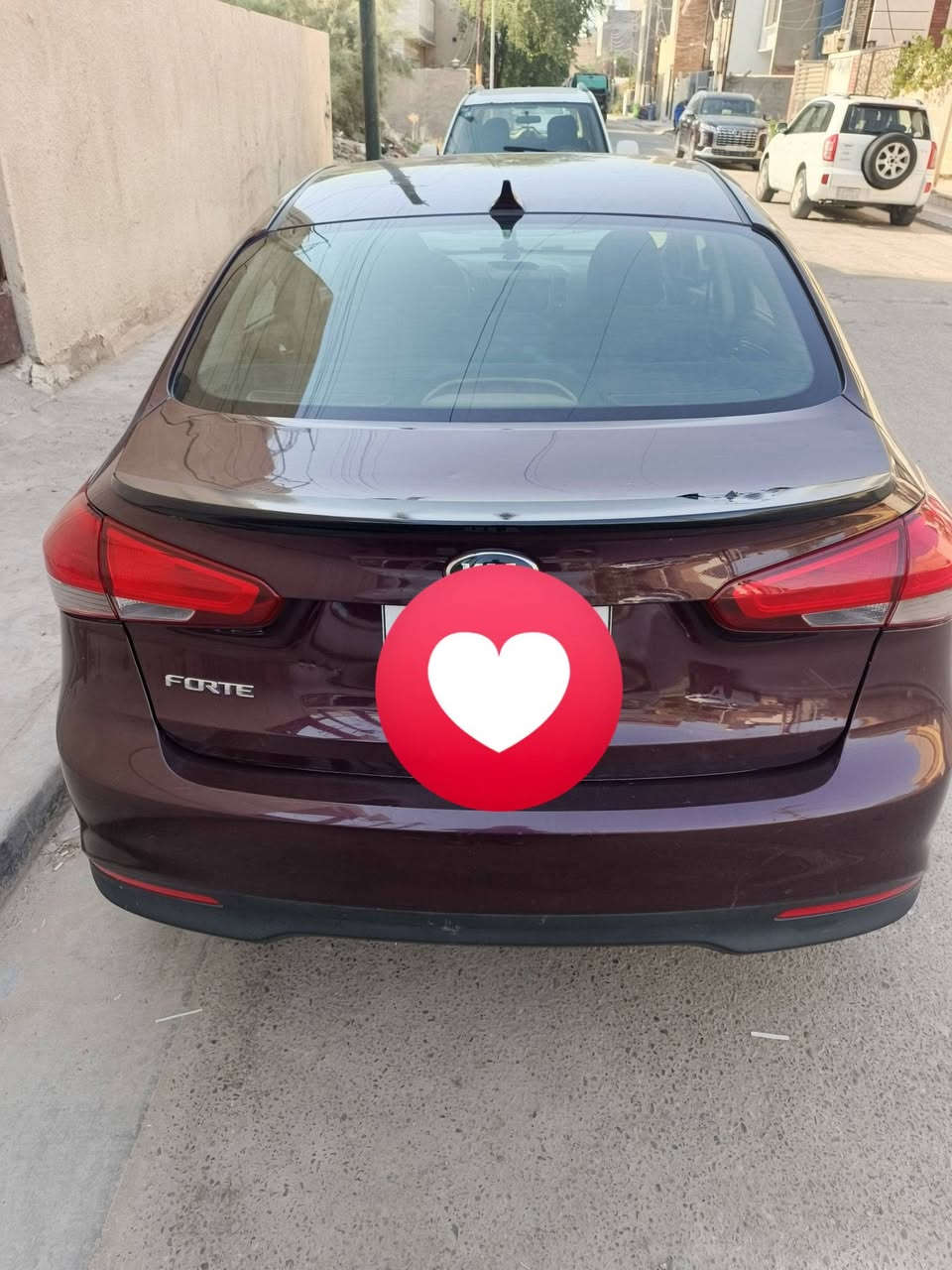 السلام عليكم كيا فورتي موديل 18 رقم اربيل سنويه ساقطه امريكي السياره ضربتها بدعاميه بامريكه خفيفه وهنا مطخوخه وموضح بلصوره سياره مال والدي نضيفه ماشيه 68  كير محرك كهربائيات 
خير من الله السعر 115بيها مجال بسيط مكاني بغداد حي الجهاد‏ ‪***********‬‏
