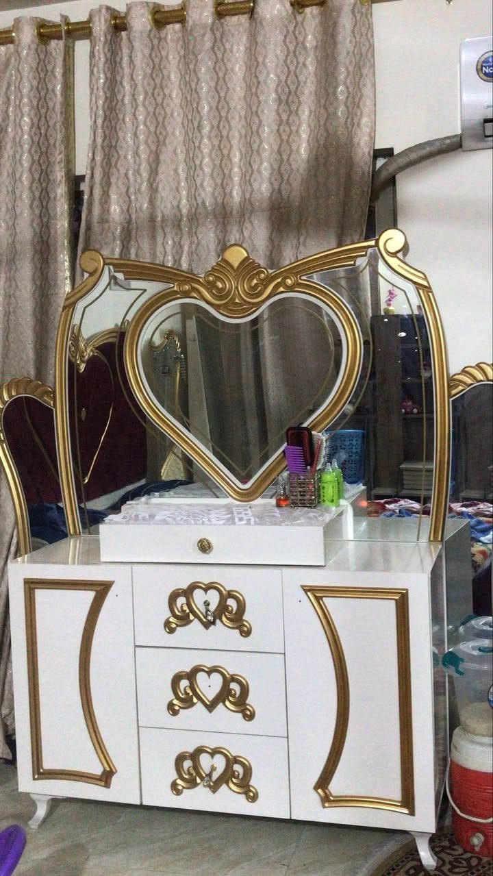 غرفه تركي 10 قطع نضيفه  السعر 550 بيه مجال بسيط الشراي يتصل المكان بغداد العبيدي ***********
