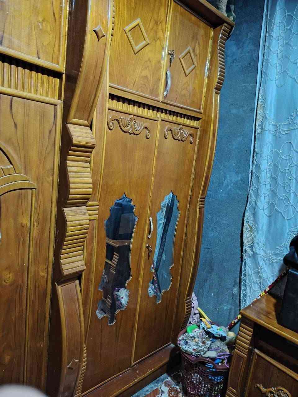 غرفه صاج ثقيل
متكونه من 
كنتور 6 باب 
زاويه 
ميز مرايه 
جربايه + تاج
خانه بابين زغيره الغرفه مستعمله بحاله نظيفه مكان قبله حي قائم ***********
س ع ر 750 وبيها مجال قليل
