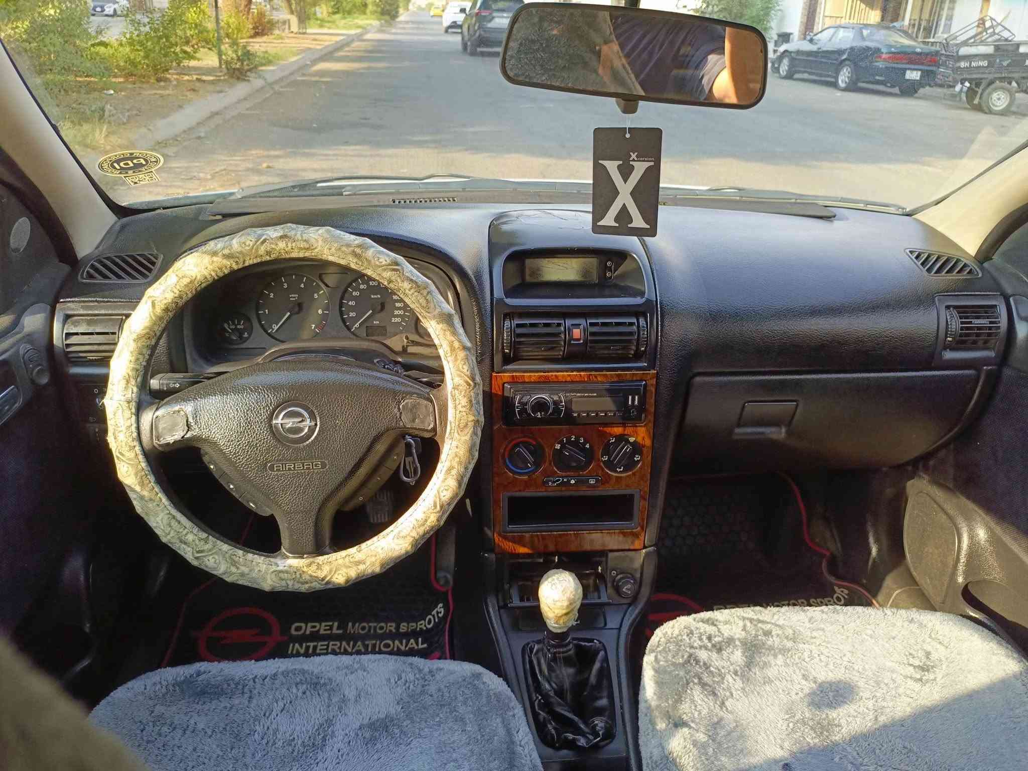 للبيع تحفه فنيه
اوبل استرا موديل 2000 سياره ع وضع الشركه تخم تاير باتري جديد السياره صبغ عام اثر جراد كهربائيات كلها شغاله مسجل وسمعات ويل بلادي صدر امامي خلي جديد السياره جاهزه من الدعاميه للدعاميه رقم كركوك مشروع وطني سنويه لل 2025 بشرط التحويل بطاقه بانزين سياره تراي كلش ناعمه عنوان السياره في كركوك بيع سريع ومستعجل السعر 44 وقه  وبيها مجال كلش قليل 
***********
***********

نص مكتوب في الصور:
- ۰۷۸۲۶۳۹۱۵۰۰