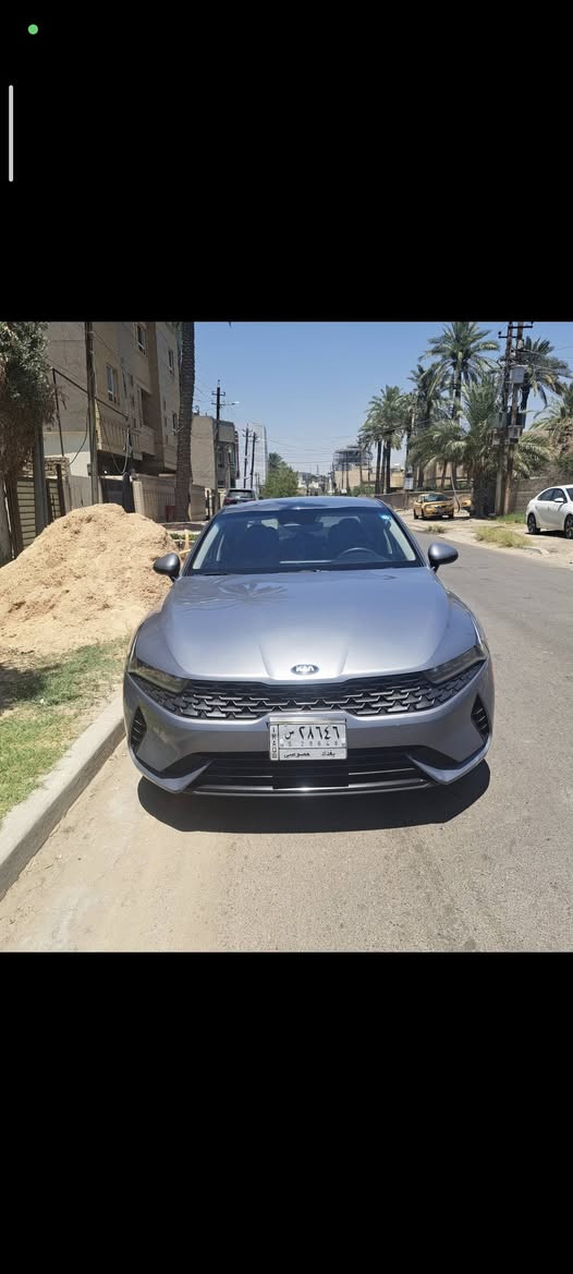 K5
2021 
Lx
✅ إضاءة نهارية LED 

✅ حساسات أمامية وخلفية
✅ شاشة 
✅ Apple CarPlayوAndroid Auا

✅ تشغيل بصمة (Smart Key)
✅ دخول ذكي 
✅ تشغيل عن بعد
✅ مكيف أوتوماتيك  

🔹 أنظمة السلامة:

✅ مثبت سرعة ذكي (Smart Cruise Control)
✅ فرملة طوارئ تلقائية (Forward Collision Avoidance Assist)
✅ المحافظة على المسار (Lane Keeping Assist)
✅ المساعدة على البقاء في منتصف المسار (Lane Following Assist)
✅ مراقبة النقطة العمياء (Blind Spot Collision Avoidance)
✅ كاميرا النقطة العمياء داخل شاشة العدادات (Blind View Monitor)
✅ تنبيه حركة المرور الخلفية (Rear Cross Traffic Alert)

✅ نظام الثبات الإلكتروني (ESC)
✅ مانع الانزلاق (TCS)
✅ مراقبة ضغط الإطارات (TPMS)

✅ماشيه 143 ميل بحالة جيده 

   الحادث مرفوق بالصور مع وجود السونار 
مكان السياره بغداد  للتواصل متواجد بالفيس او الاتصال *********** يوجد واتساب السعر 145 وبيه مجال
