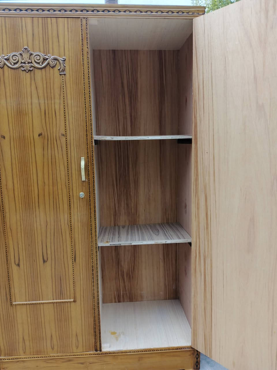 السلام عليكم  .. من رخصة الادمن 
كنتور استعمال قليل السعر ٢٠٠/وبي مجال قليل العنوان سنية قرب الملعب الخماسي رقم الهاتف 
***********
