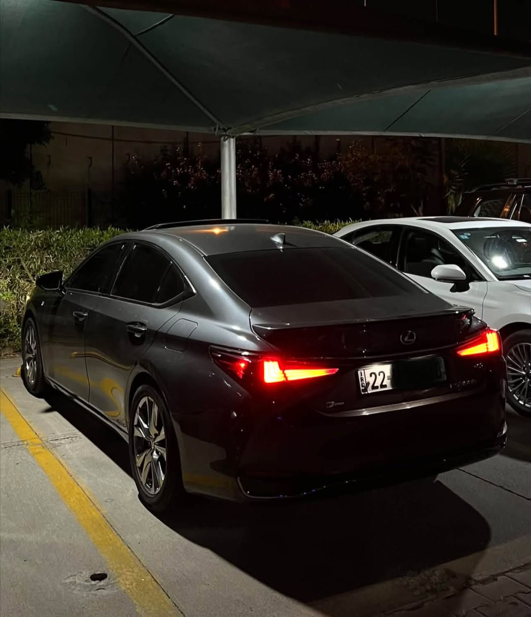 بيع فول موسفات داخل ابيض شاشة كبير أف سبورت واتساب *********** Lixus es300h f sport 2022
