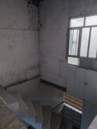 بيت مساحته 100مربع ركن عالي يتكون من كلدور وصاله ومطبخ مع مجمع صحيات ك...