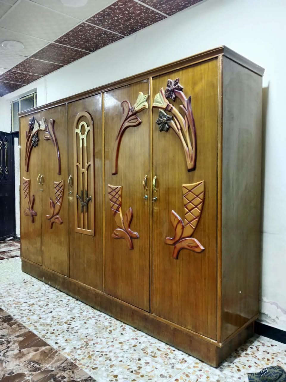 سلام عليكم ورحمة الله وبركاته 
كنتور صاج 
ابو الخمسه 
سعره ٢٠٠
العنوان بغداد مدينه الصدر الحبيبيه 
وتساب ***********

