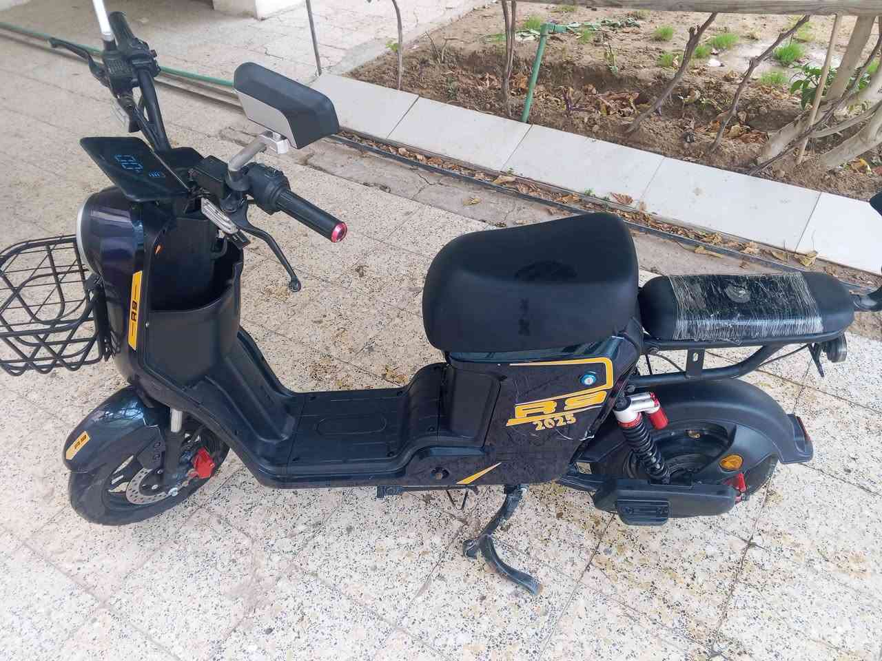 دراجة للبيع
نوع البطارية (( ليثيوم فوسفات الحديد الأصلية))  عمر البطارية لا يقل ع عشر سنين.
السعر 575 
***********
الدراجة جديدة.
