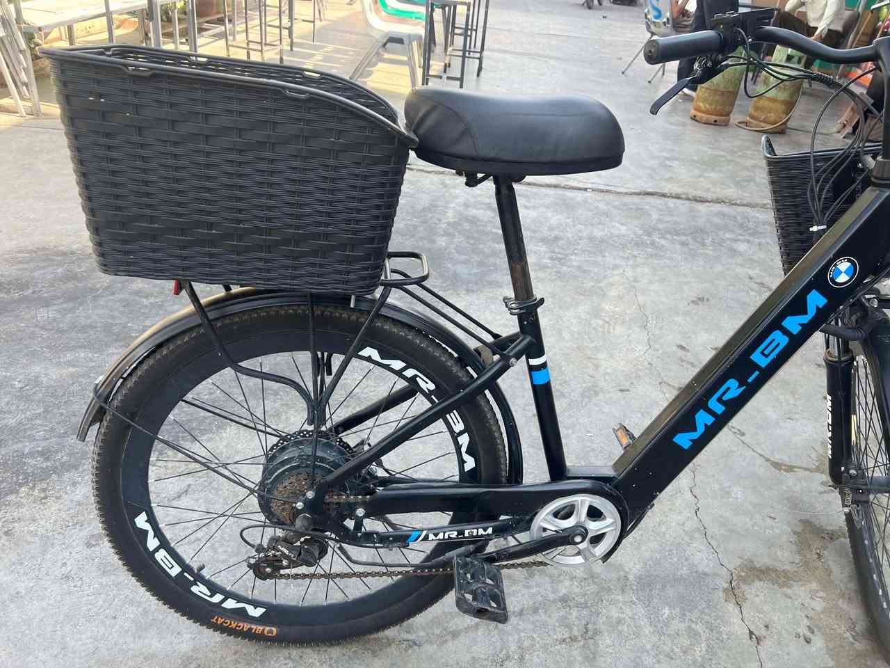 ئەم پاسکیلە شەحنەمان هەیە بۆفرۆشتن 
حجم 26
48ڤۆڵت
3کێڕە 
شوێن مۆبایلە 
سەلەی دواوپێش پێوەیە 
لایتە 
ئستۆپ دیسکە
شوێمان زەڕایەنە 
ژ،م ***********
