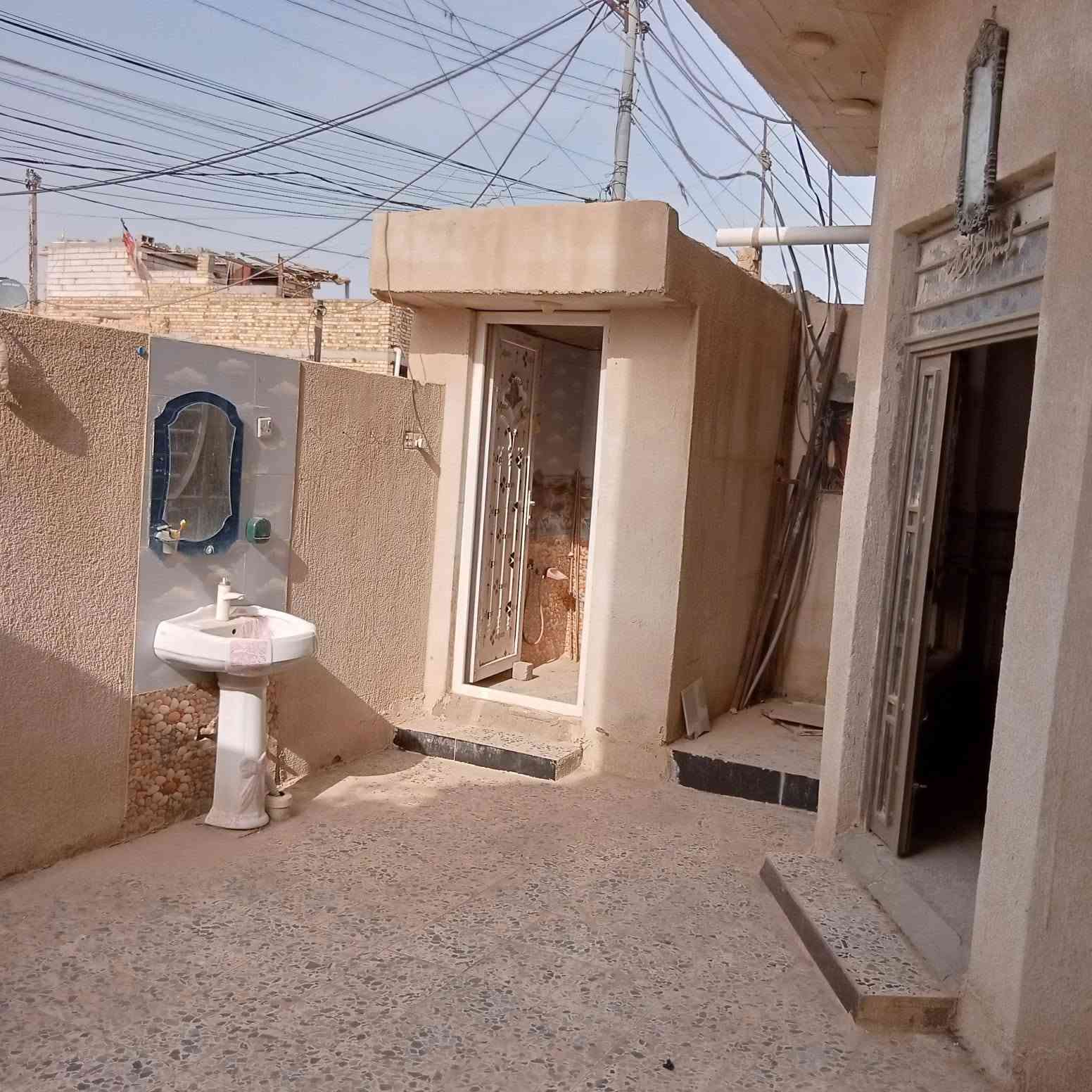 السلام عليكم بيت للبيع 150متر زراعي سند 25حي الحسن العسكري دوانم لازم قرب مدرسه الحشد يم المولده الثانية بيت طابقين بي غرفتين جوه وغرفتين فوك صاله واستقبال ومطبخ داخل الجهد الهندسي المنطقه كافه الخدمات ***********
