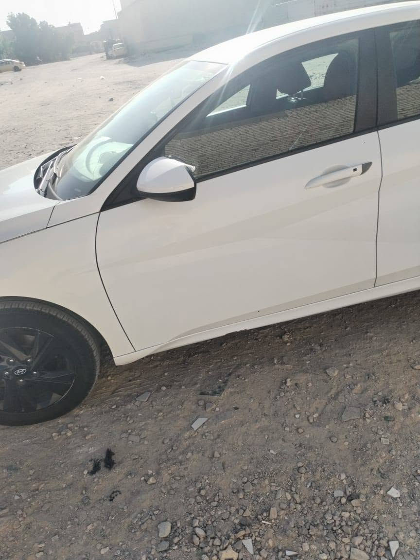 النترا امريكي موديل ٢١  كما موضح بالصور الحادث ب السونار بدون دواخل
ماريد اطول ب الكلام الموصفات معروفه 
السعر ١٣٠ وبيها مجال بسيط تريد تحويل تريد وكاله خادم
غير متواجد على نت 
اتصل ***********

