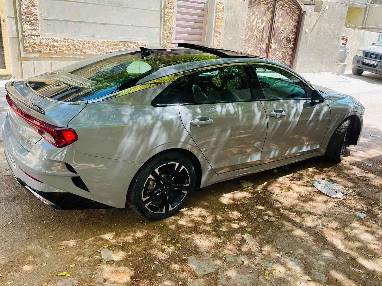 السلام وعليكم 
للبيع كي فايف ٢٠٢٢
فول مواصفات جيتي لاين
محرك ١٦٠٠ تيربو المرغوب 
سياره جديده حادثه بدون صبغ 
فقط بنيد مبدل بلادي
السياره.عده البنيد كفاله عامه 
كير محرك كفاله 
ماشيه ٦٩ ميل
بسمي تحويل ثاني يوم 
مكاني بغداد كراده مريم
رقمي ***********
السعر ١٧٥
وبيها مجال للشراي
