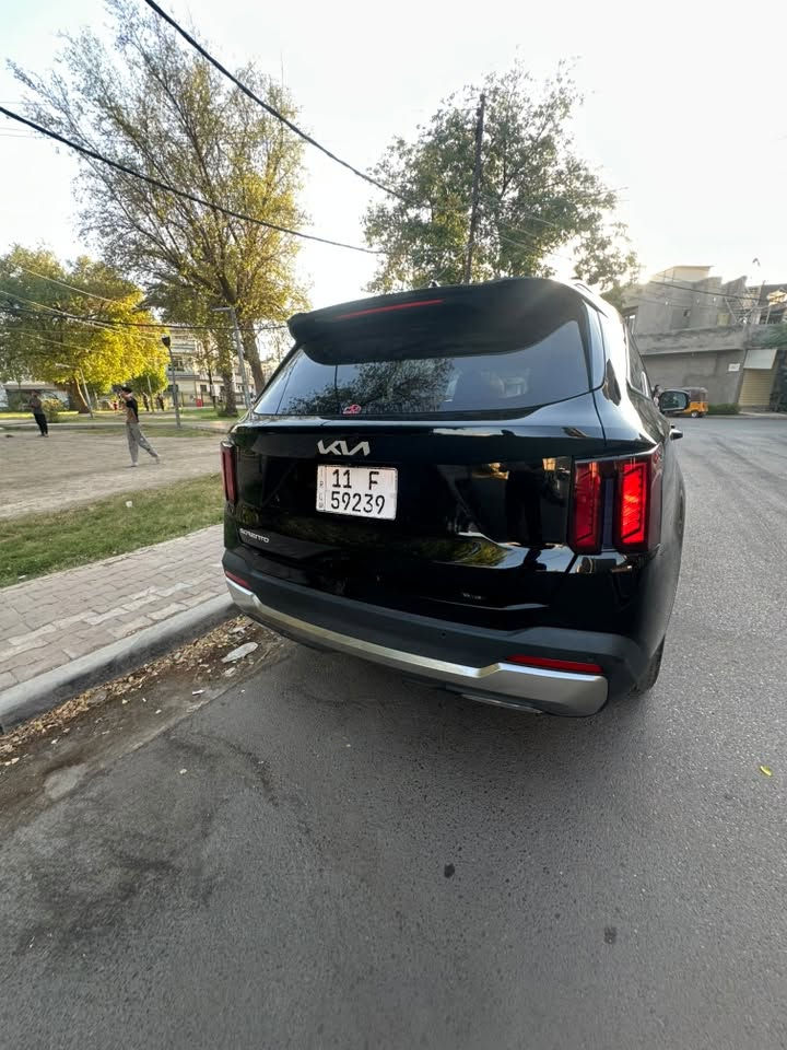 موضح بالصوره سورنتو 24
2500 تنفس طبيعي رقم بغداد 
السعر :230
ماشيه : 44الف كيلو 
حادث السياره بسيط جداً بدون لغود او شواصي  موضح بالصوره 

سياره حره بأسمي 
المواصفات 
1 محرك 2500 تنفس طبيعي 
2بصمه أبواب وتشغيل عن بعد 
3كشنات جلد 
4شاشه كبيره لمس 
5حساسات امامي وخلفي  وجانبيه 
6اوتو هولد 
7 اوتو ستوب 
8    4انضمم قياده
9 رادار امامي مانع تصادم 
10 رادارات جانبيه 
11 تحديد مسار 
12 قياده ذاتيه 

وبعد مواصفات هواي
مكان السياره بغداد 
***********
