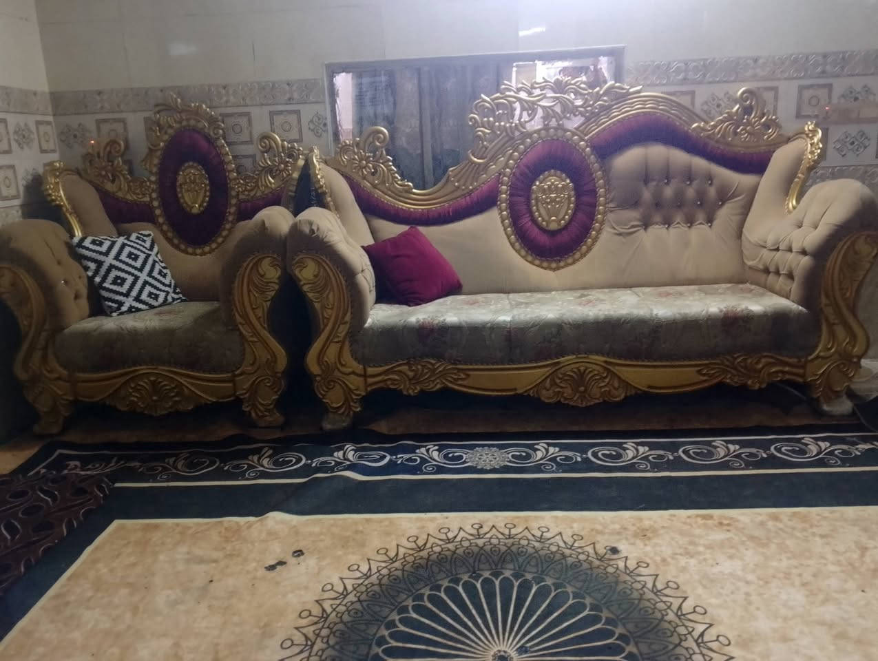 السلام عليكم بيع مستعجل تخم البيع 5مقاعد تضيف السعر 325 بي مجال قليل الاتصال ***********
