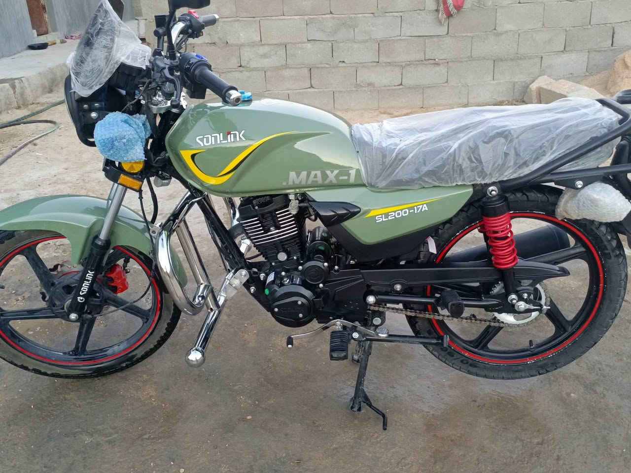 سونك لبيع25 او مراوس دراجة نضاف فول شركه ماشيه 600كيلو أوراق بصمات سويجات وصلت 950 ورايده مليون       شراي يتفضل وهاذه رقمي *********** مكاني القائم الكرابله
