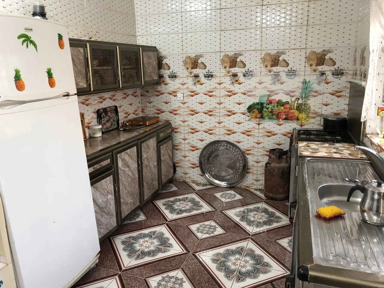 دار للبيع في ديالى الخالص حي البيادر قرب مدرسة قادة النصر مساحة البيت 250 متر طابو صرف محتوى الدار حوش مع حديقة دخولية البيت الطابق الارضي استقبال كبير + مطبخ + هول داخلي + غرف نوم عدد2 + صحيات الطابق الثاني غرفة نوم + بيتونة المنطقة خير من الله ميها ماينكطع و البيت قريب على مدرسة ابتدائية و متوسطة وجيران ذهب منطقة هادية السعر 95 مليون وبي مجال للناس الطيبة الرقم للأستفسار ***********/***********
