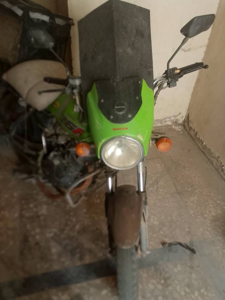 دراجه دايوان 23
رقم بغداد انكليزي 
دراجه مامفتوحه 
دراجه يحتاجله ترتيب 
محوره ويل بوكسر خلفي 
دراجه تصرف عليه 100 ترجع تخبل 
مكاني الحريه دولعي 
*********** بغداد, العراق
