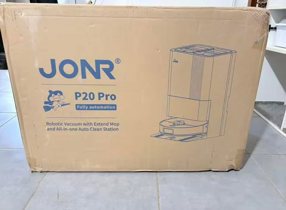 هذه مكنسة روبوت من طراز JONR P20 Pro، وتتميز بوجود محطة تنظيف شاملة.
• تتمتع المكنسة بقوة شفط عالية تصل إلى 8000 باسكال، مما يسمح لها بإزالة الغبار والحطام بسهولة.
 • 
 • تتضمن المحطة قاعدة أوتوماتيكية بالكامل تقوم بجمع الغبار، وتنظيف الممسحة، وتجفيفها تلقائياً.

 • تدعم المكنسة ميزة "الممسحة الممتدة" (Extend Mop) للوصول إلى الزوايا والحواف بشكل أدق 
🔴السعر 330 الف  🔴
للتواصل وات ساب ***********
