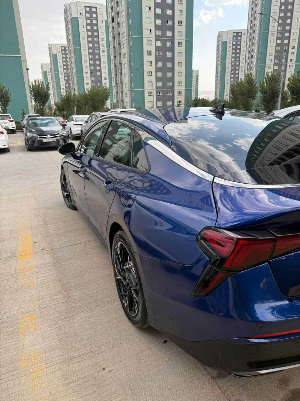 السلام عليكم
كي فايف موديل 2025 جيتي لاين 2500 تنفس طبيعي بلاك اديشن بجم كبس 

ماشيه 14 ميل 

مواصفات السياره

تدفئه كشنات 

رادار 

توقف ذاتي 

تشغيل عن بعد 

بك لايت لد 

حساسات امامي خلفي 

ومواصفاتها معروفه فول ماعدا البانوراما 

صور الحادث مرفقه بالمنشور 

مكان السياره بغداد الاعظميه رقم *********** واتساب فقط 

*********** للاتصال 

السعر 20000 وبي مجال بسيط
