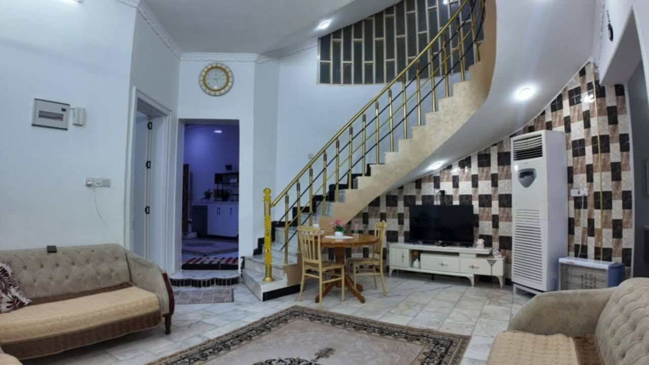 🔹 للبيع بيت طابو صرف – طابقين 🔹
📍 الموقع: حي أور الثانية
قريب ع هيئة الاتصالات والإعلام
📐 المساحة: 150 متر
▫️ الواجهة: 7.5 متر
▫️ النزال: 20 متر
🚧 شارع رئيسي عرض 15 متر
🏠 تفاصيل البناء:
🔸 البيت طابقين – بناء كونكريت مسلح
🔹 الطابق الأرضي:
▪️ غرفة (5×4)
▪️ استقبال (7×3.5)
▪️ مطبخ (5.5×3.5)
▪️ صالة (6×4)
▪️ صحيات داخلية وخارجية
🔹 الطابق الثاني:
▪️ غرفتين
▪️ صالة
▪️ صحيات
      السعر 255
💡 موقع مميز على شارع رئيسي وخدمات متوفرة
📞 للاستفسار : مراسله خاص او واتساب او اتصال
***********
