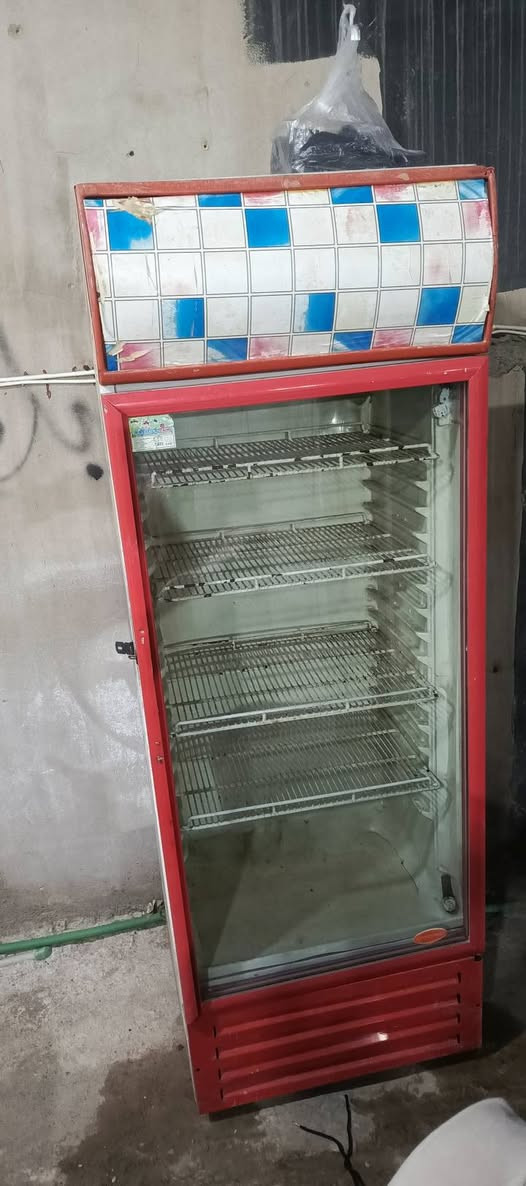 ثلاجة عرض • باب زجاج • نظيفة